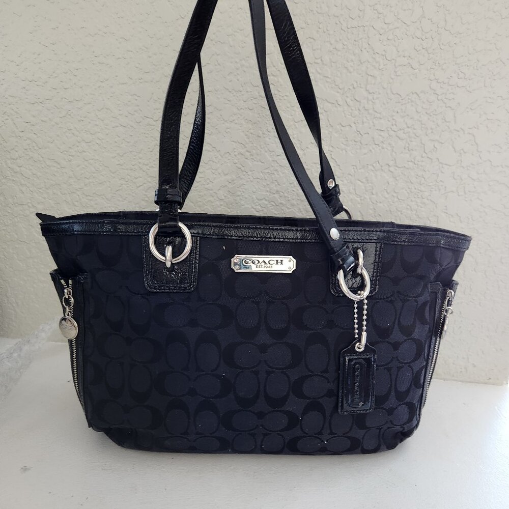 Vintage Coach Gallery Signature C's Jacquard Black Shoulder Bag